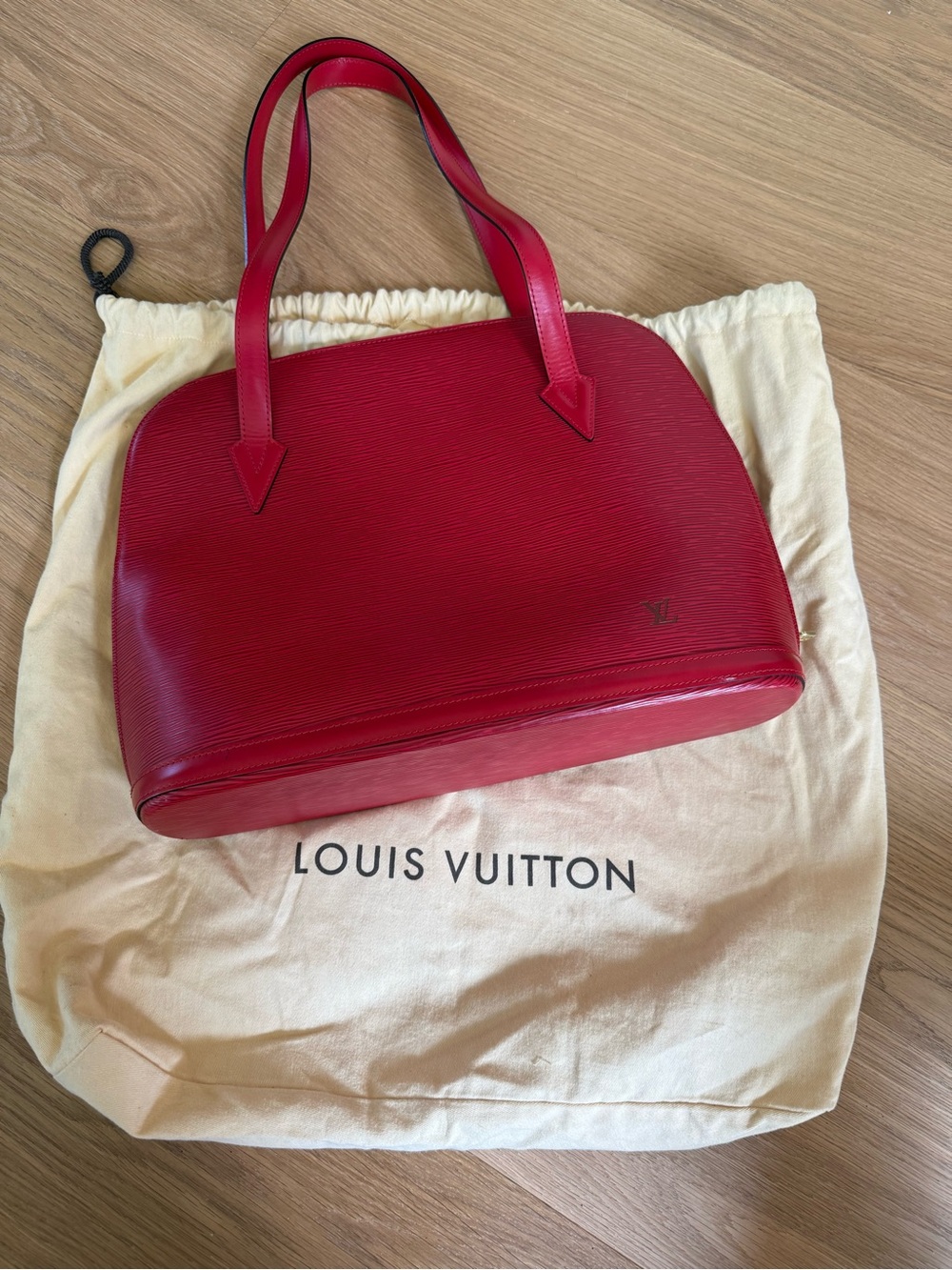 Louis Vuitton Epi Red Leather Lussac Tote Handbag - Picture 15 of 16